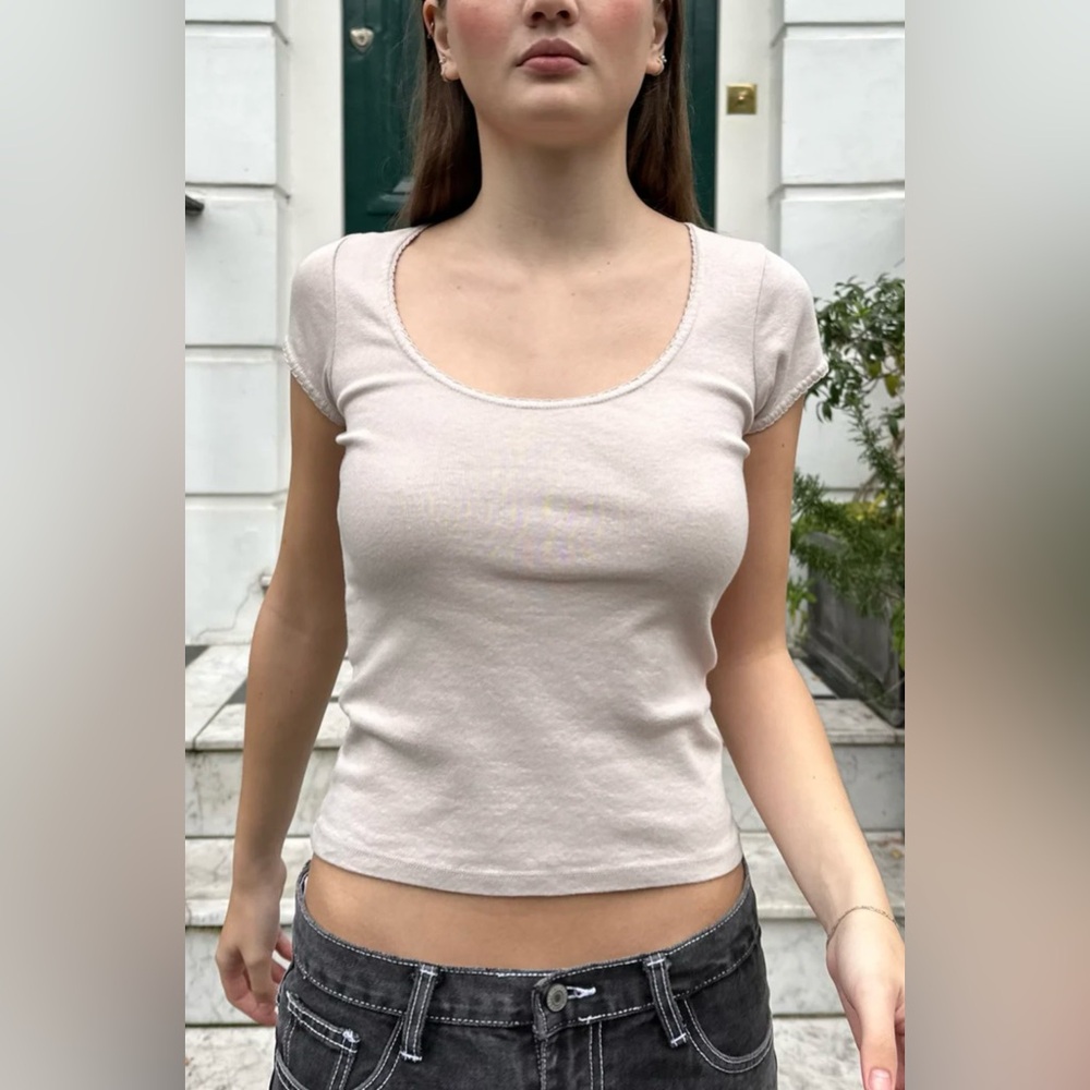 🛍️NWT Brandy Melville One Size Cream Basic Top